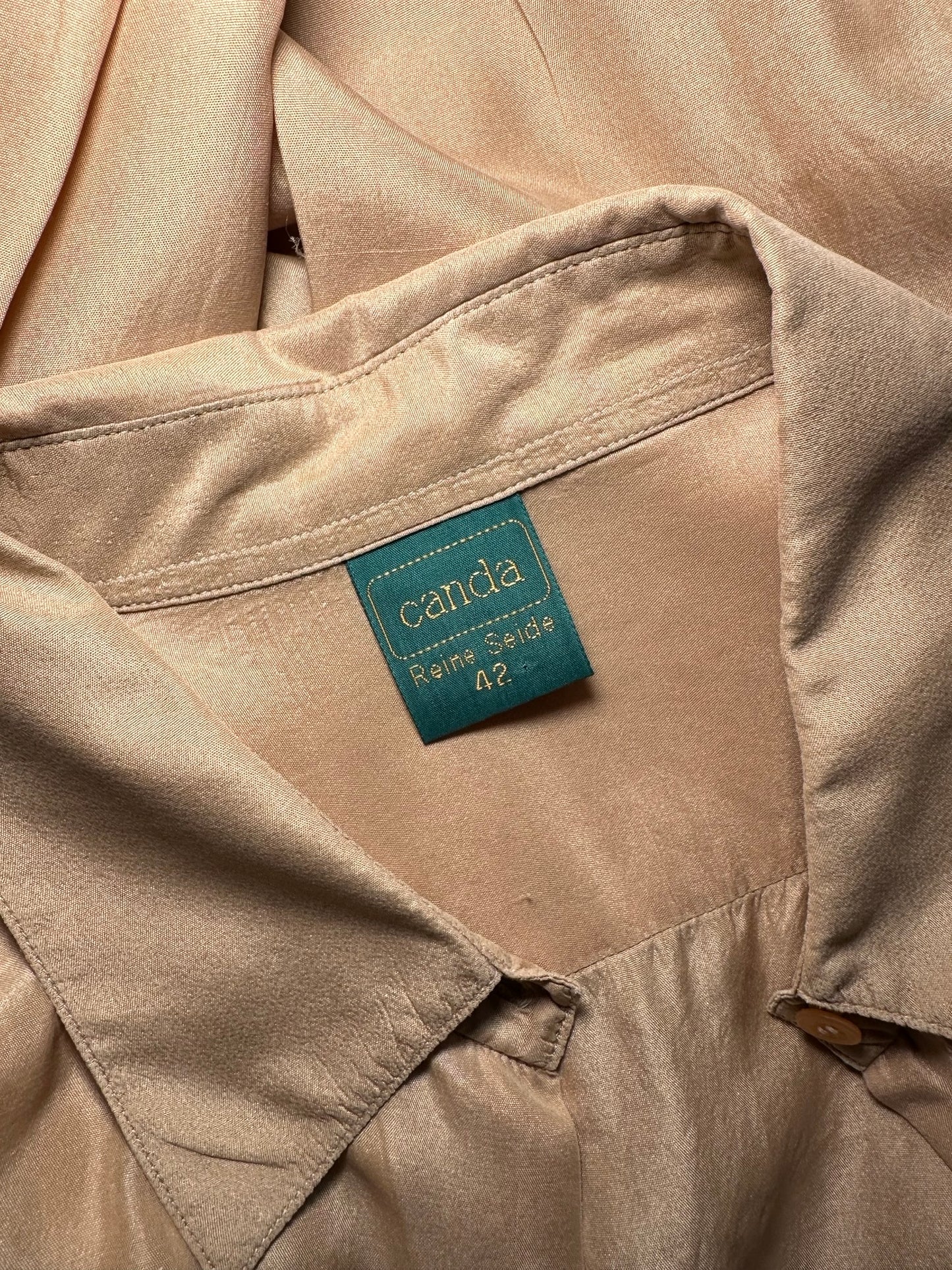 Camicia essenziale in pura seta beige