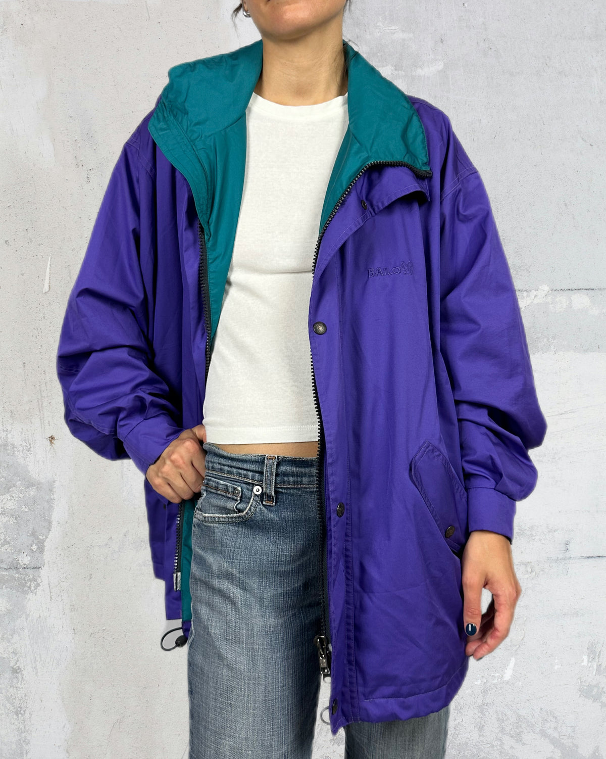 Viola contrasto teal