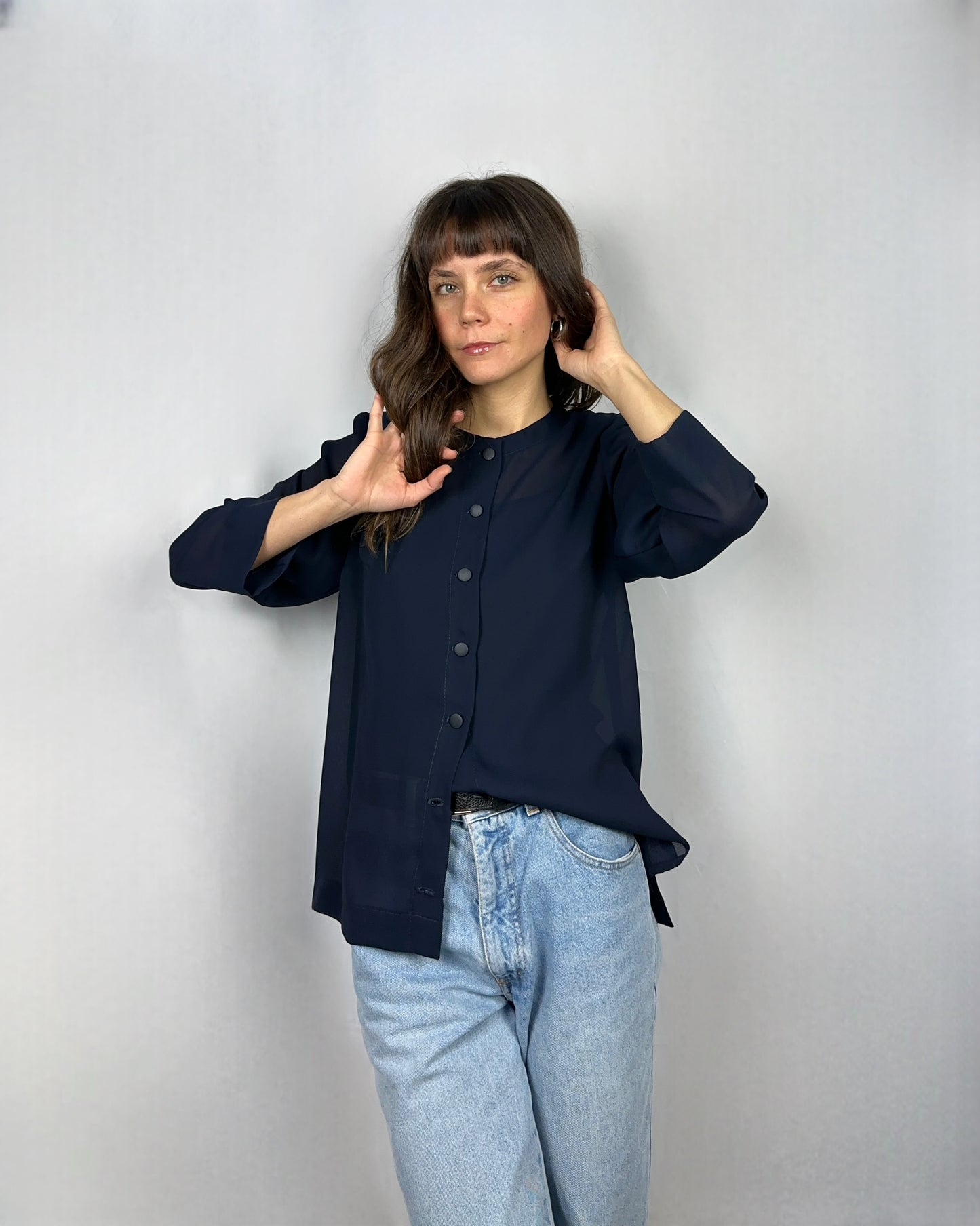 Camicia blu trasparente