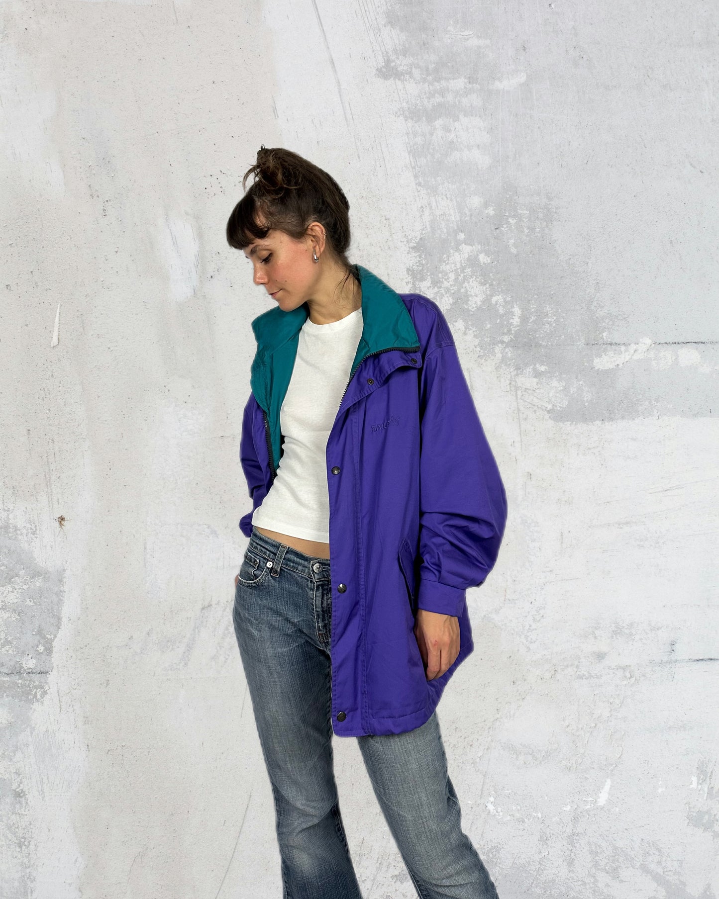 Viola contrasto teal