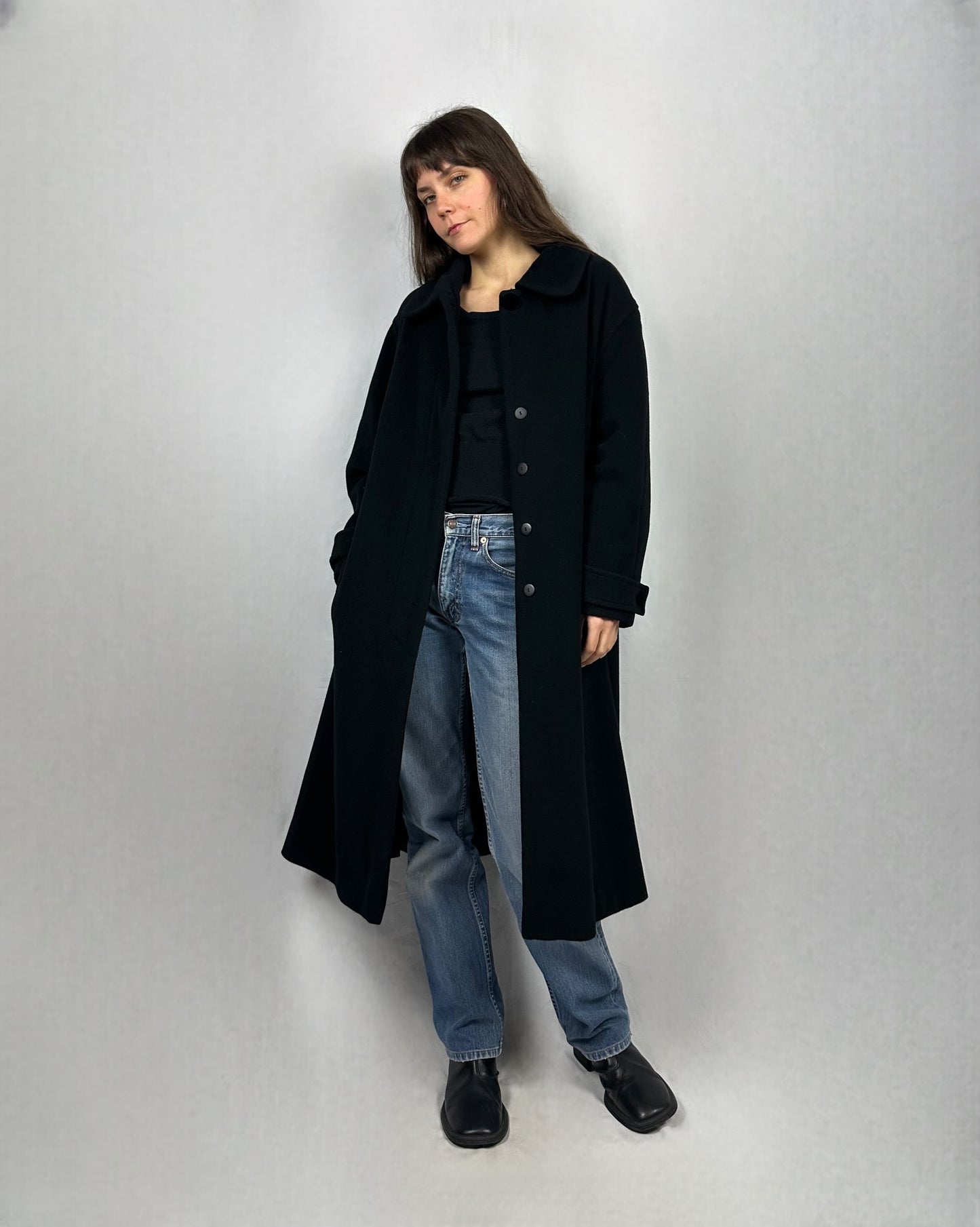 Cappotto nero essenziale