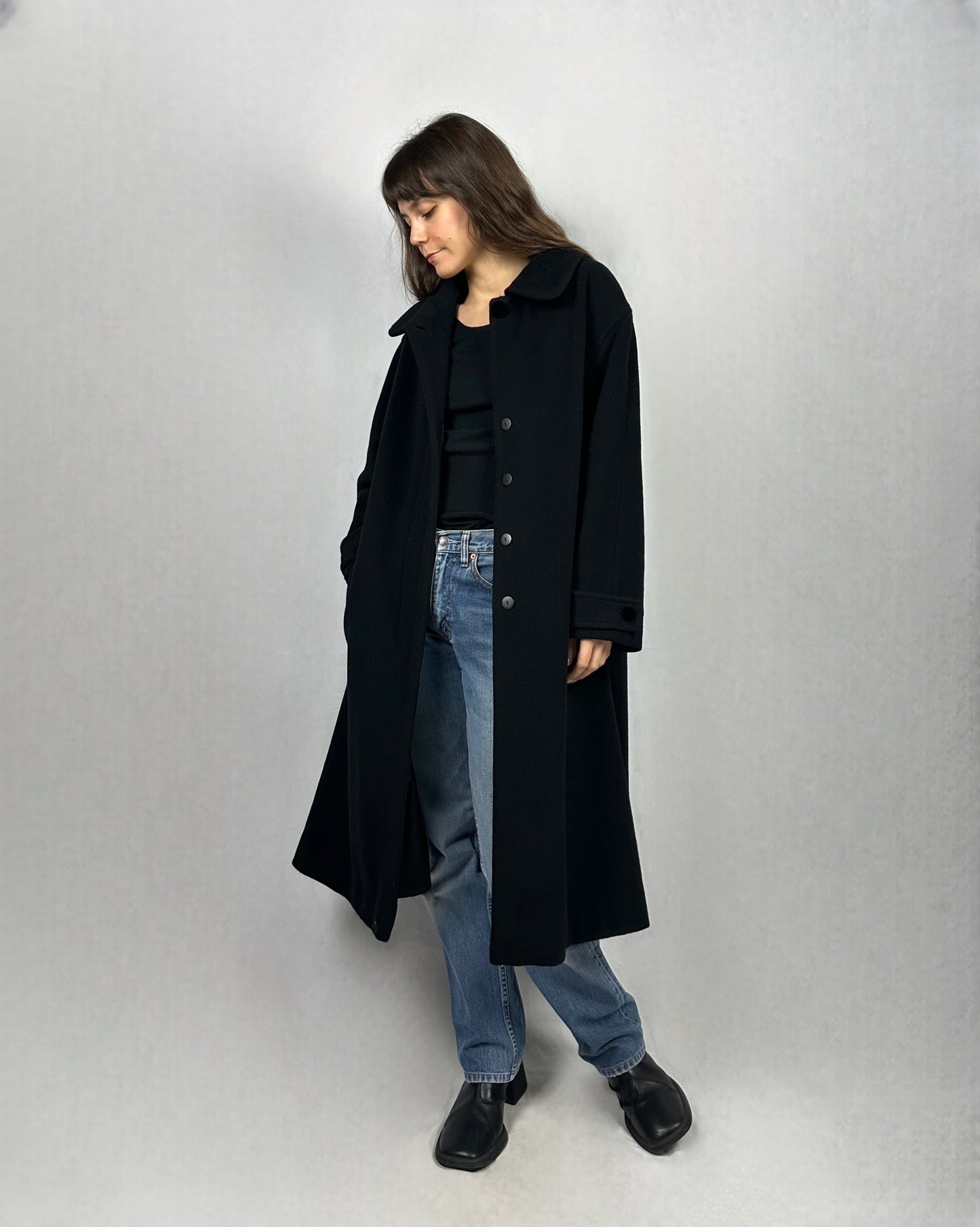Cappotto nero essenziale