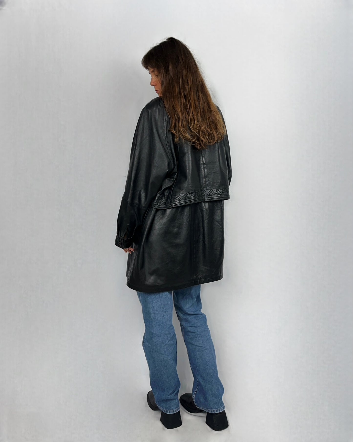 Trench in vera pelle con motivo intrecciato