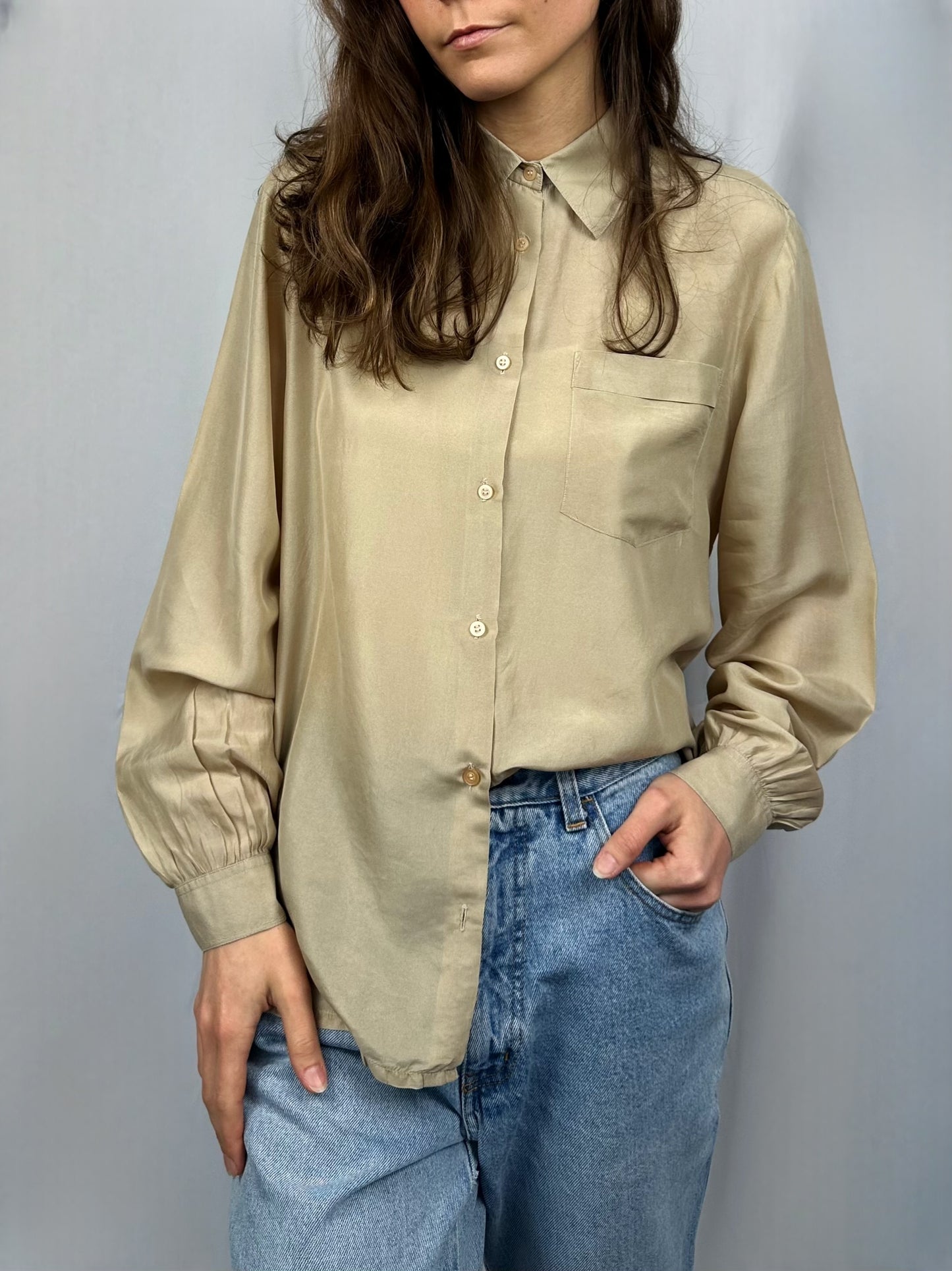 Camicia essenziale in pura seta beige
