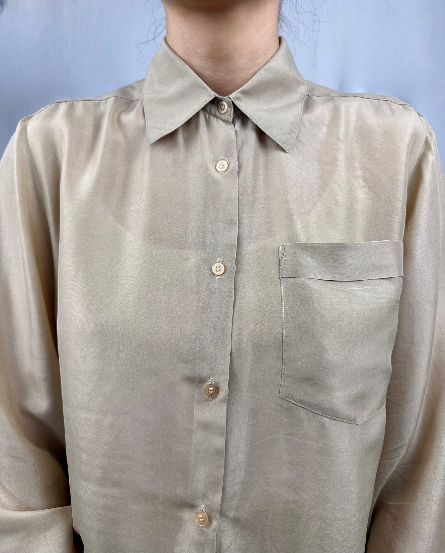 Camicia essenziale in pura seta beige